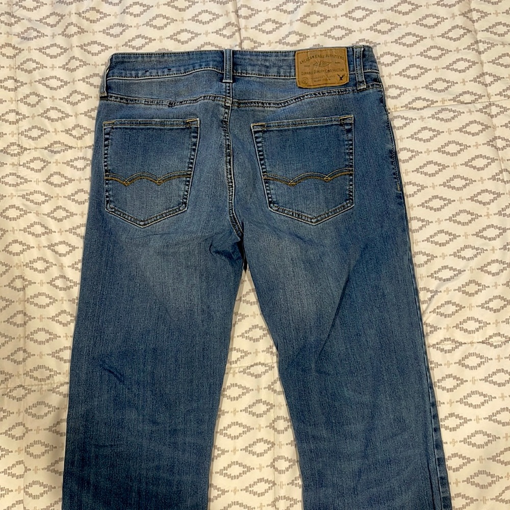 Lightly worn. Mens American Eagle Jeans. Size 30x32